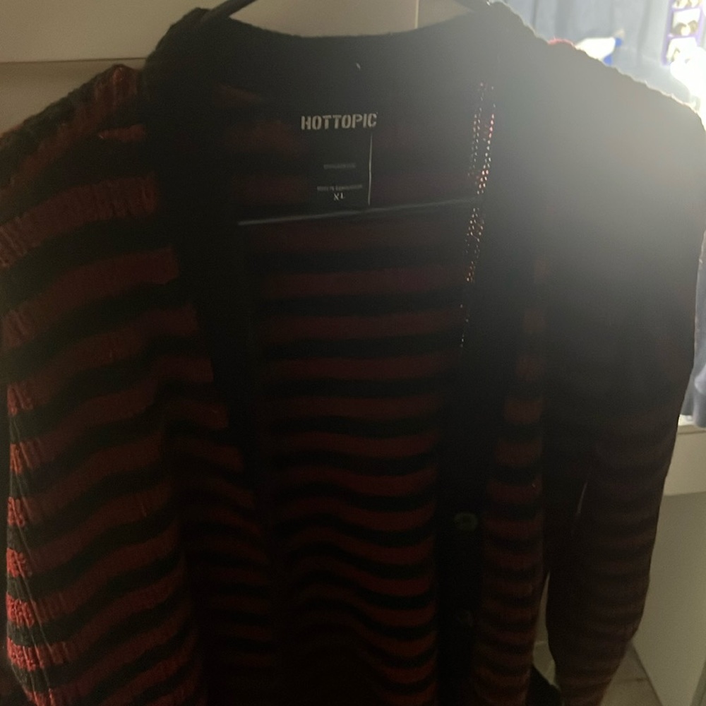 Brand hot topic size XL